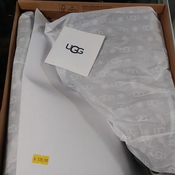 Ugg W Classic Mini UGG Rubber Logo - Picture 3 of 9